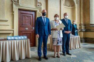 Nejvyšší ocenění za pedagogickou práci – Medaile MŠMT z rukou ministra školství, mládeže a tělovýchovy Roberta Plagy