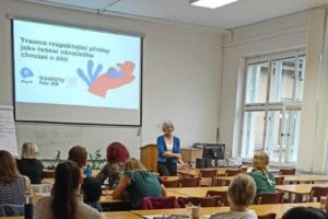 Proběhla první část akreditovaného kurzu Trauma respektujícího přístupu pro pracovníky škol