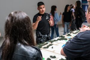Vernisáž žákovských děl v rámci projektu „Probuď v sobě kreativce“
