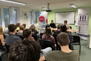 Na kafe s…, setkání zástupců žákovských parlamentů s lidmi s rozhodovacími pravomocemi