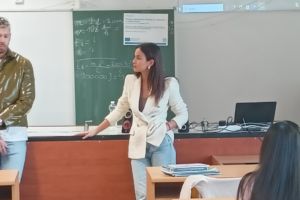 Známý kadeřník přišel motivovat žáky na ZŠ Gen. Janka“