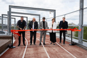 Znovuotevření střešního sportovního oválu